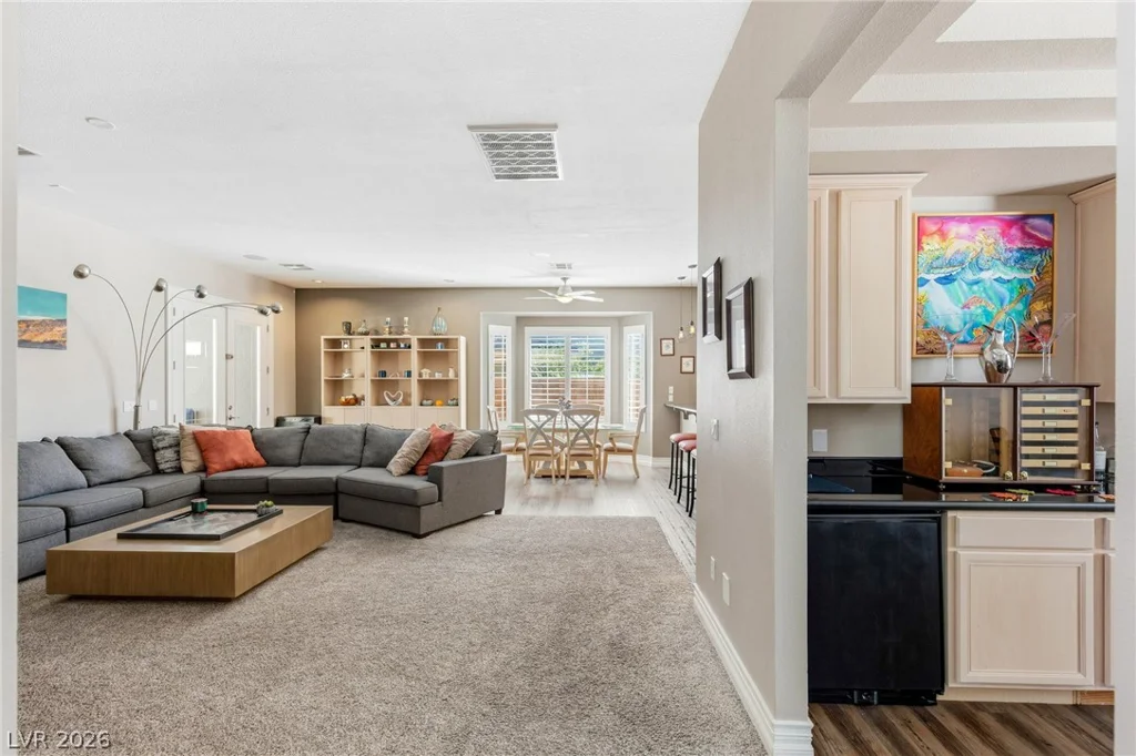 8052 Dark Hollow, Las Vegas, NV 89117