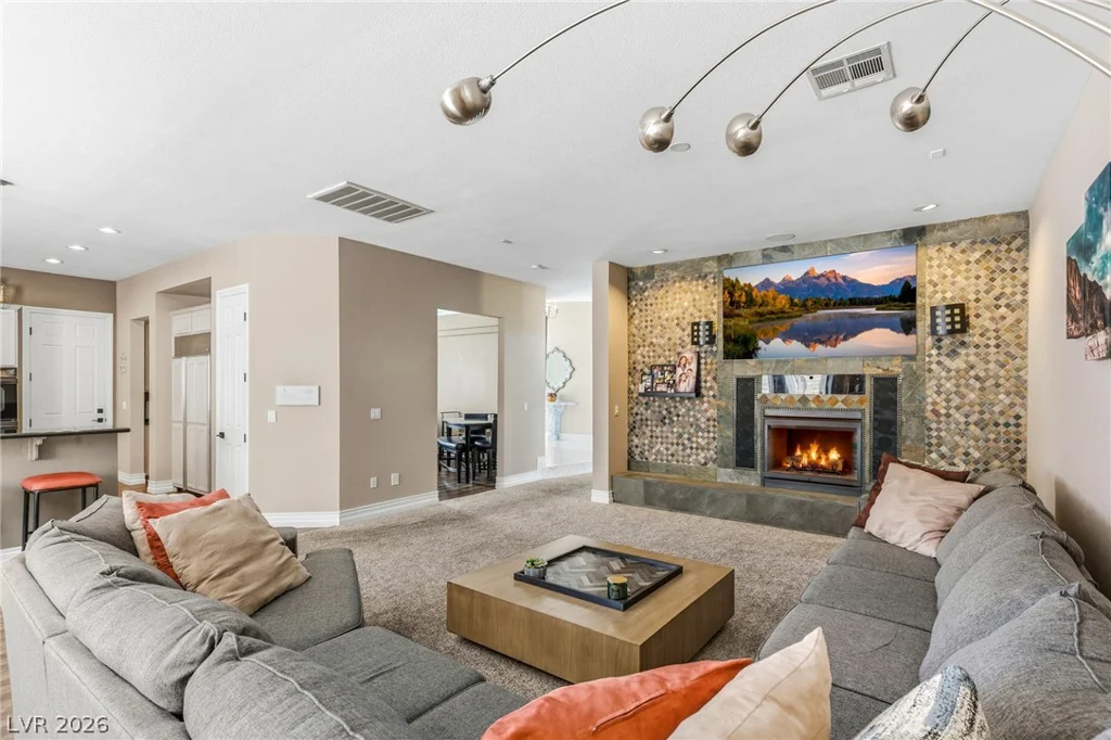 8052 Dark Hollow, Las Vegas, NV 89117