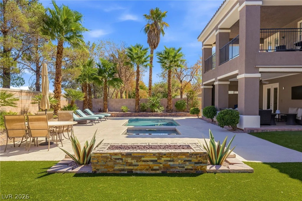 8052 Dark Hollow, Las Vegas, NV 89117