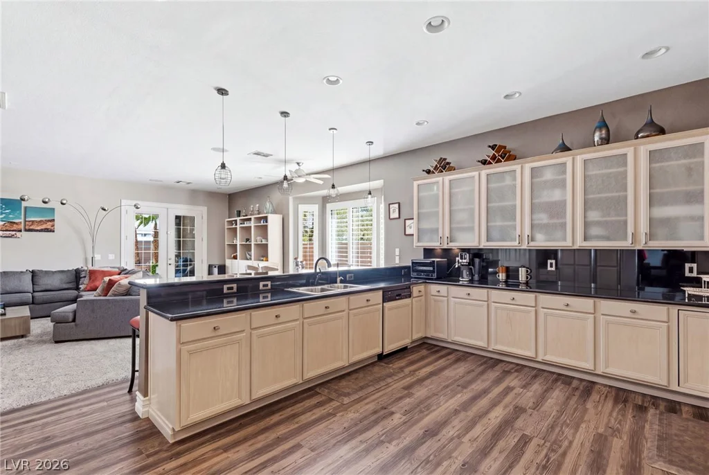 8052 Dark Hollow, Las Vegas, NV 89117