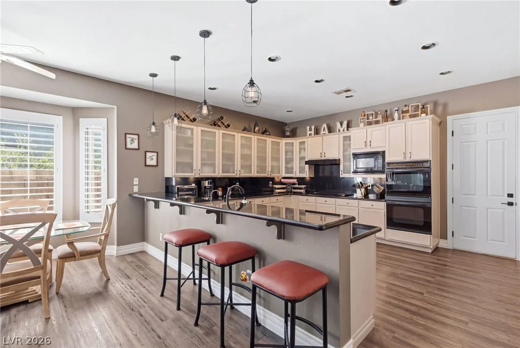 8052 Dark Hollow, Las Vegas, NV 89117
