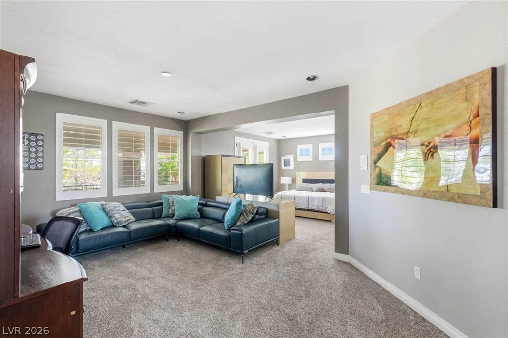 8052 Dark Hollow, Las Vegas, NV 89117