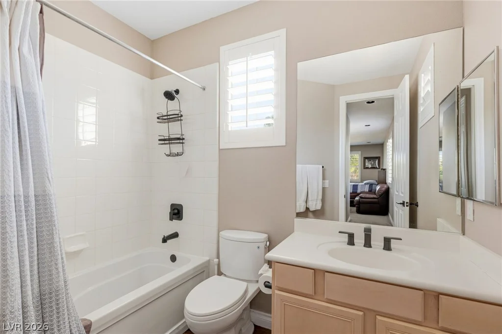 8052 Dark Hollow, Las Vegas, NV 89117