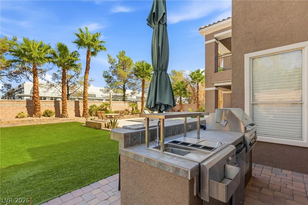 8052 Dark Hollow, Las Vegas, NV 89117