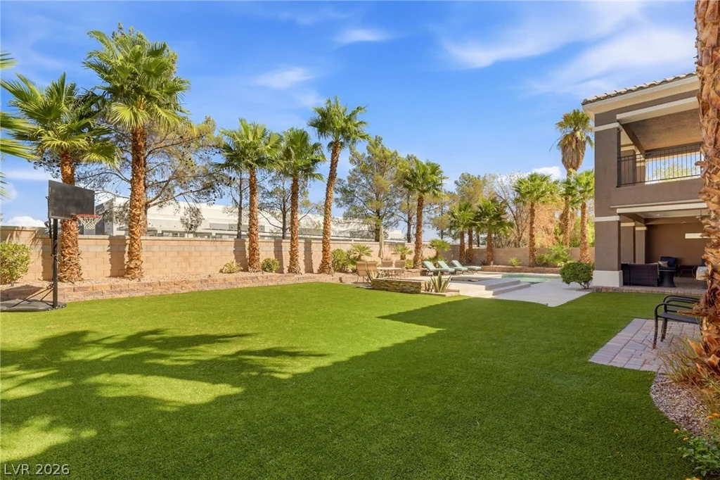 8052 Dark Hollow, Las Vegas, NV 89117