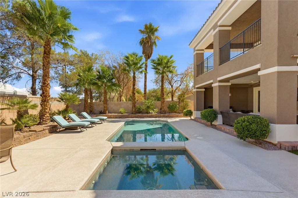 8052 Dark Hollow, Las Vegas, NV 89117