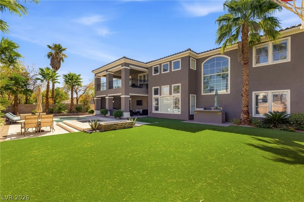 8052 Dark Hollow, Las Vegas, NV 89117