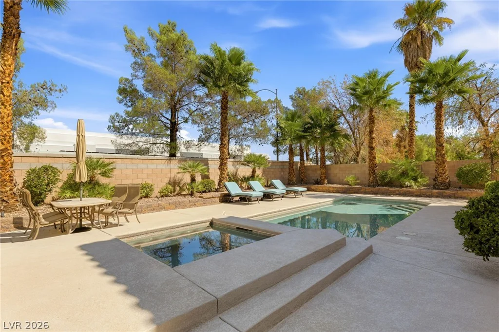 8052 Dark Hollow, Las Vegas, NV 89117
