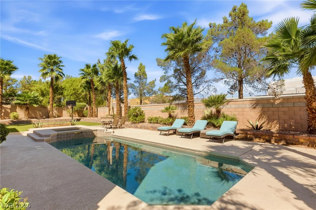 8052 Dark Hollow, Las Vegas, NV 89117