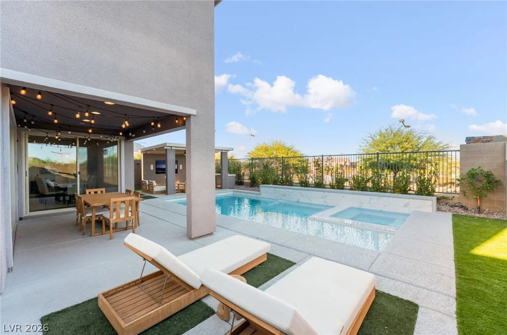 12424 Point Sierra, Las Vegas, NV 89138
