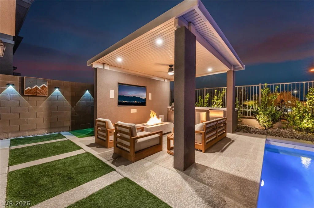 12424 Point Sierra, Las Vegas, NV 89138