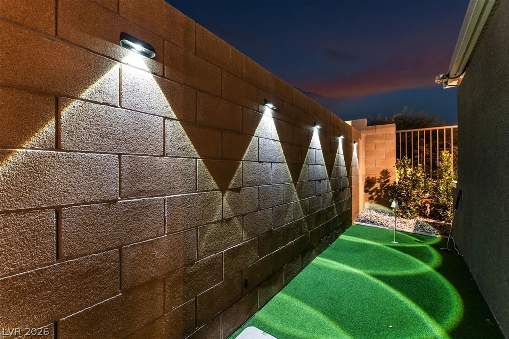 12424 Point Sierra, Las Vegas, NV 89138