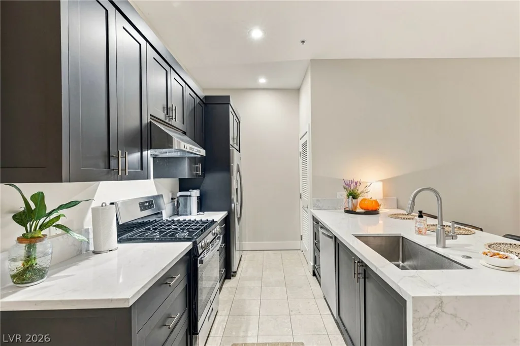 4585 Dean Martin, Las Vegas, NV 89103