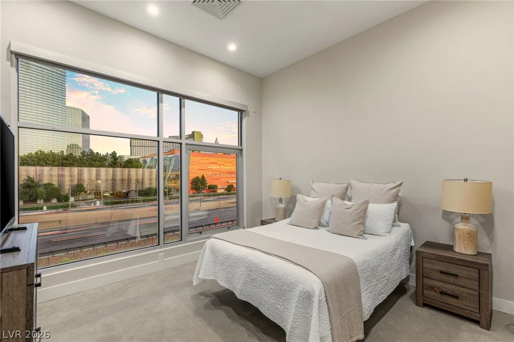 4585 Dean Martin, Las Vegas, NV 89103