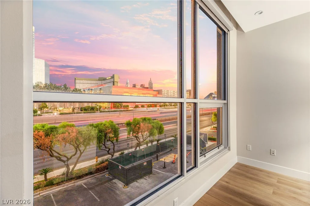 4585 Dean Martin, Las Vegas, NV 89103