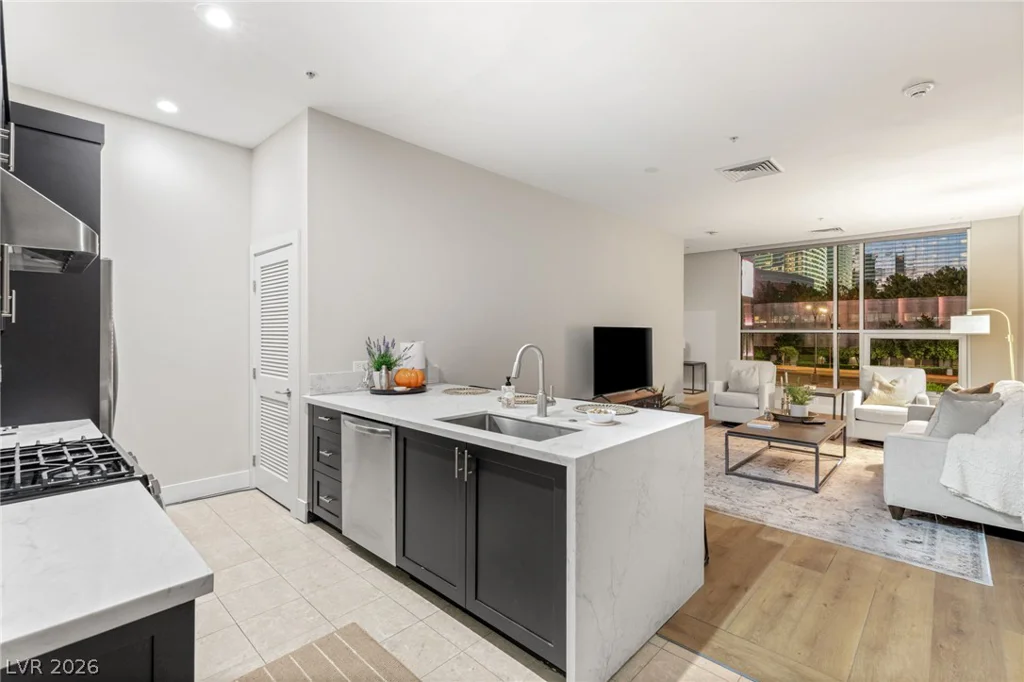 4585 Dean Martin, Las Vegas, NV 89103