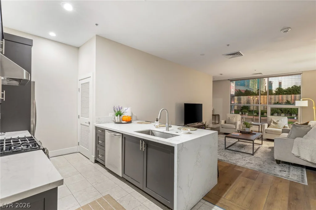 4585 Dean Martin, Las Vegas, NV 89103