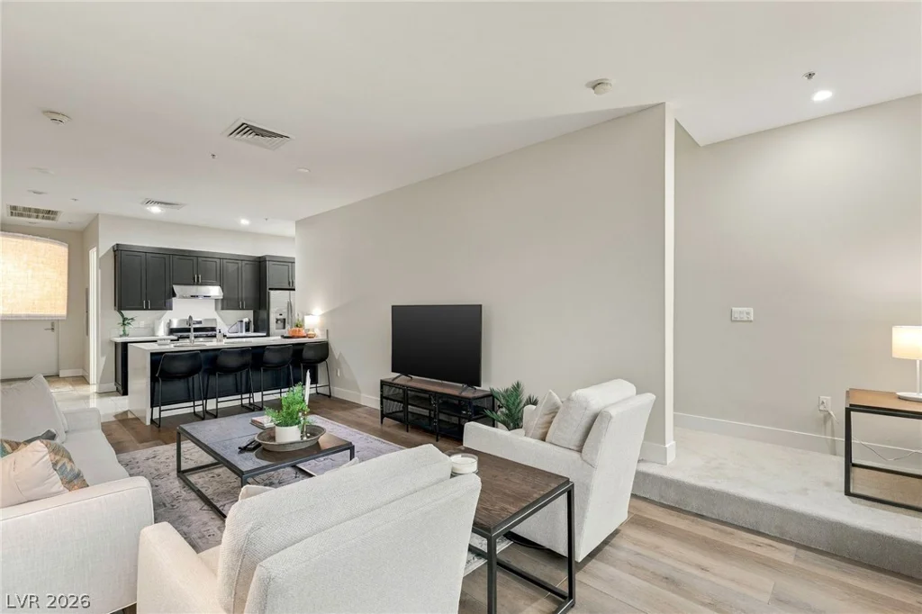4585 Dean Martin, Las Vegas, NV 89103