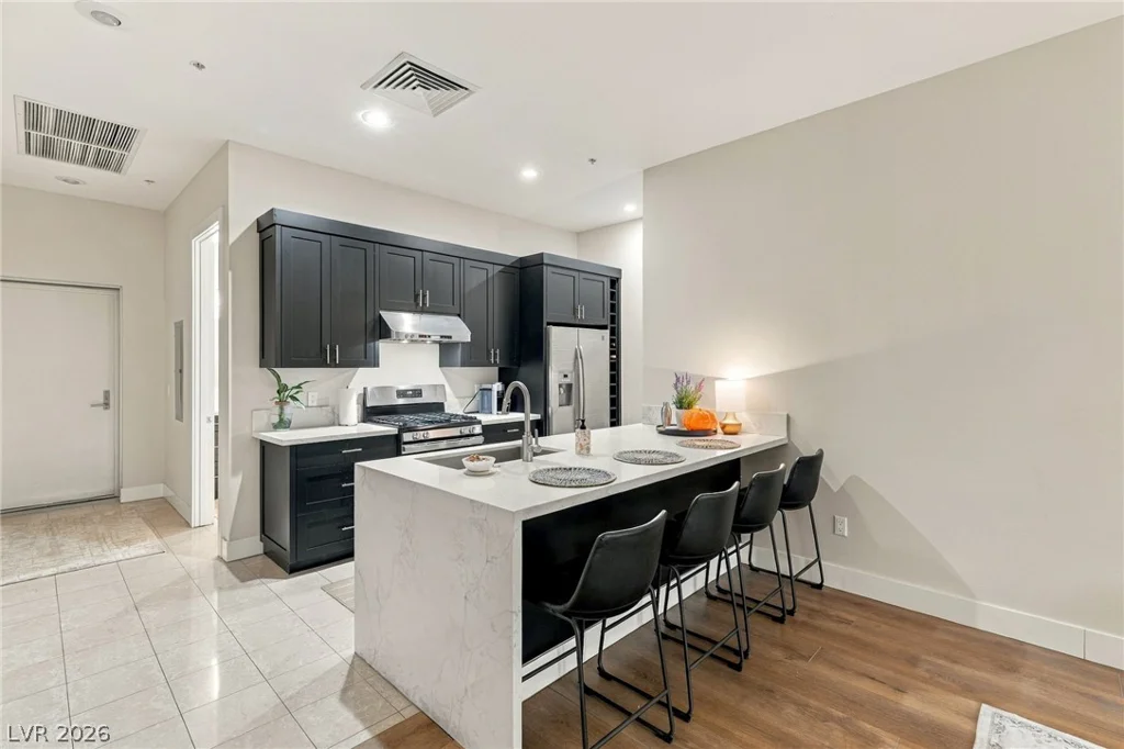 4585 Dean Martin, Las Vegas, NV 89103