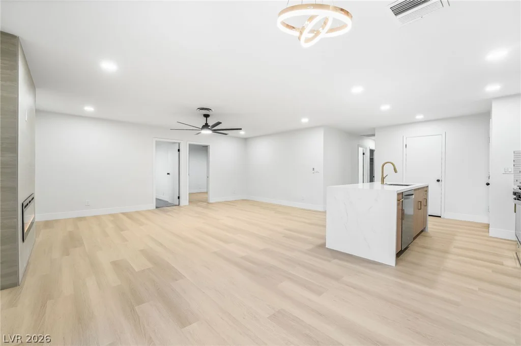 3869 Monthill, Las Vegas, NV 89121