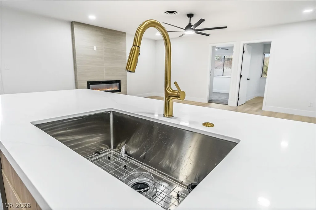 3869 Monthill, Las Vegas, NV 89121