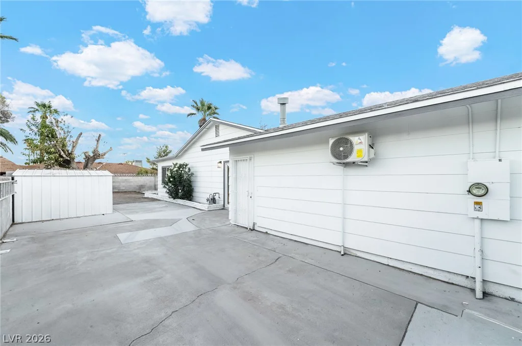 3869 Monthill, Las Vegas, NV 89121