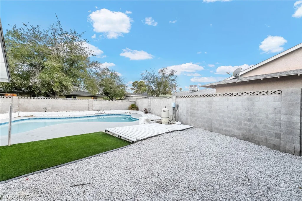 3869 Monthill, Las Vegas, NV 89121