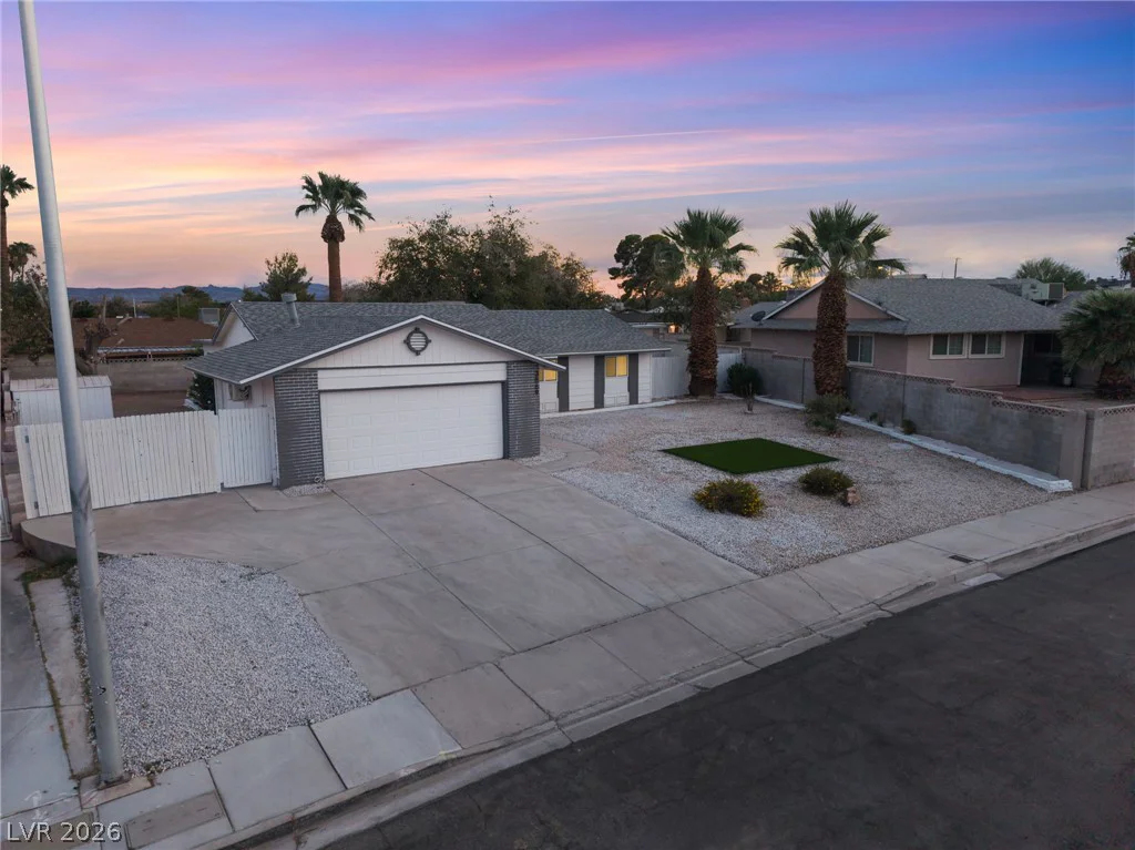 3869 Monthill, Las Vegas, NV 89121