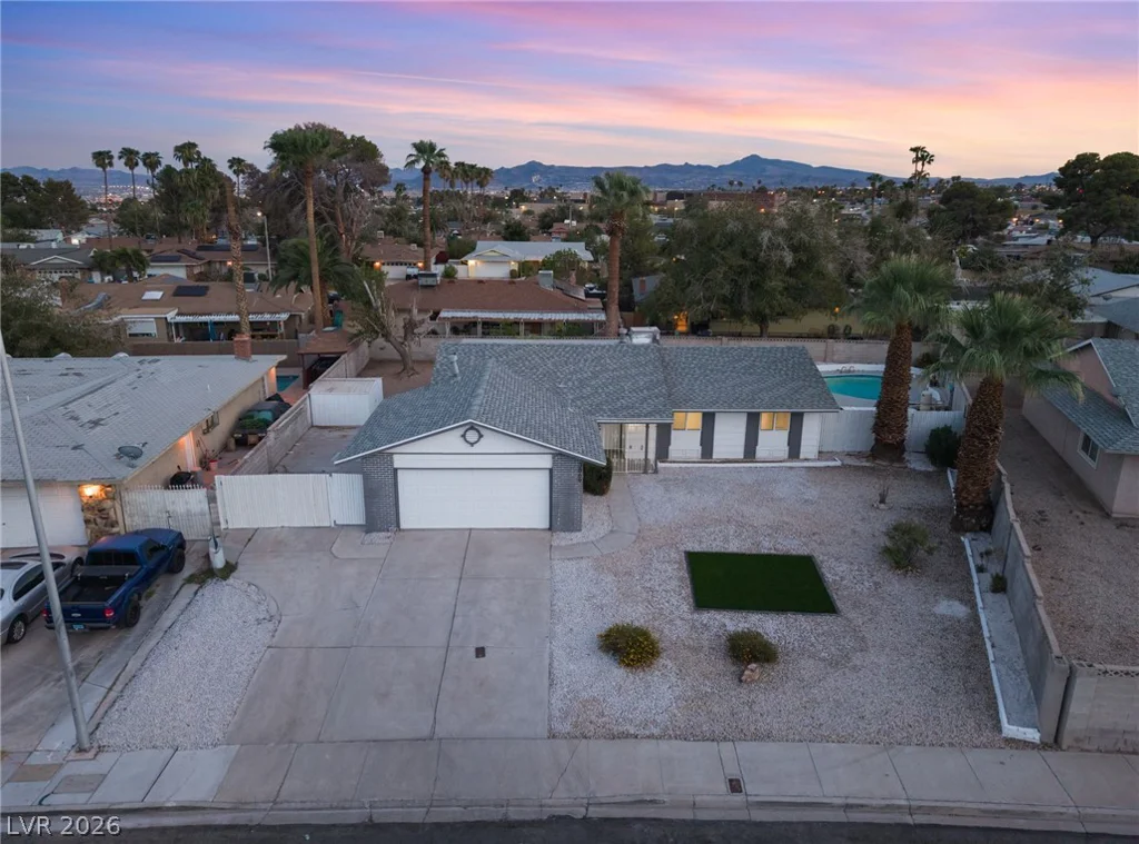 3869 Monthill, Las Vegas, NV 89121