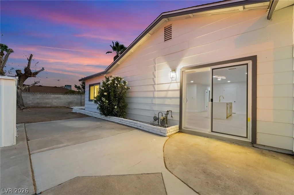 3869 Monthill, Las Vegas, NV 89121