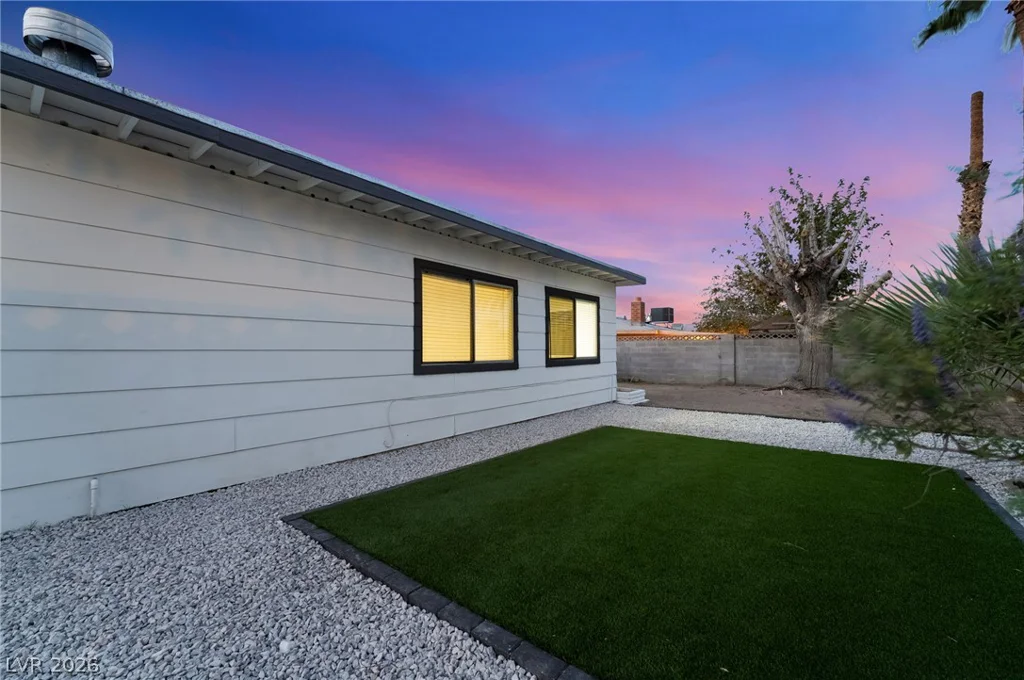 3869 Monthill, Las Vegas, NV 89121