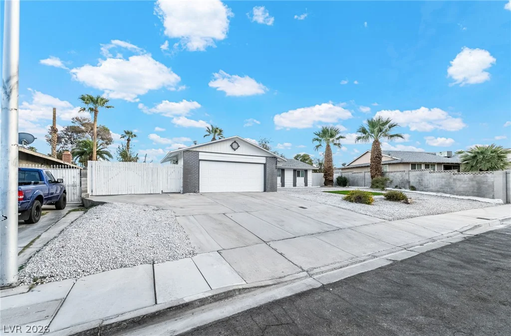 3869 Monthill, Las Vegas, NV 89121