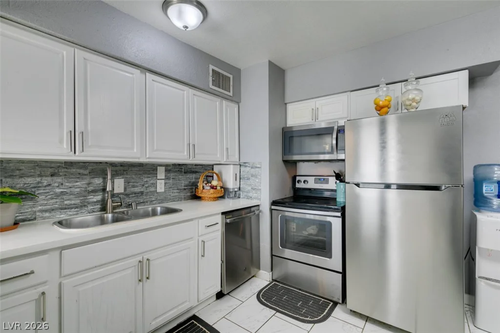 1325 Ardmore, Las Vegas, NV 89104