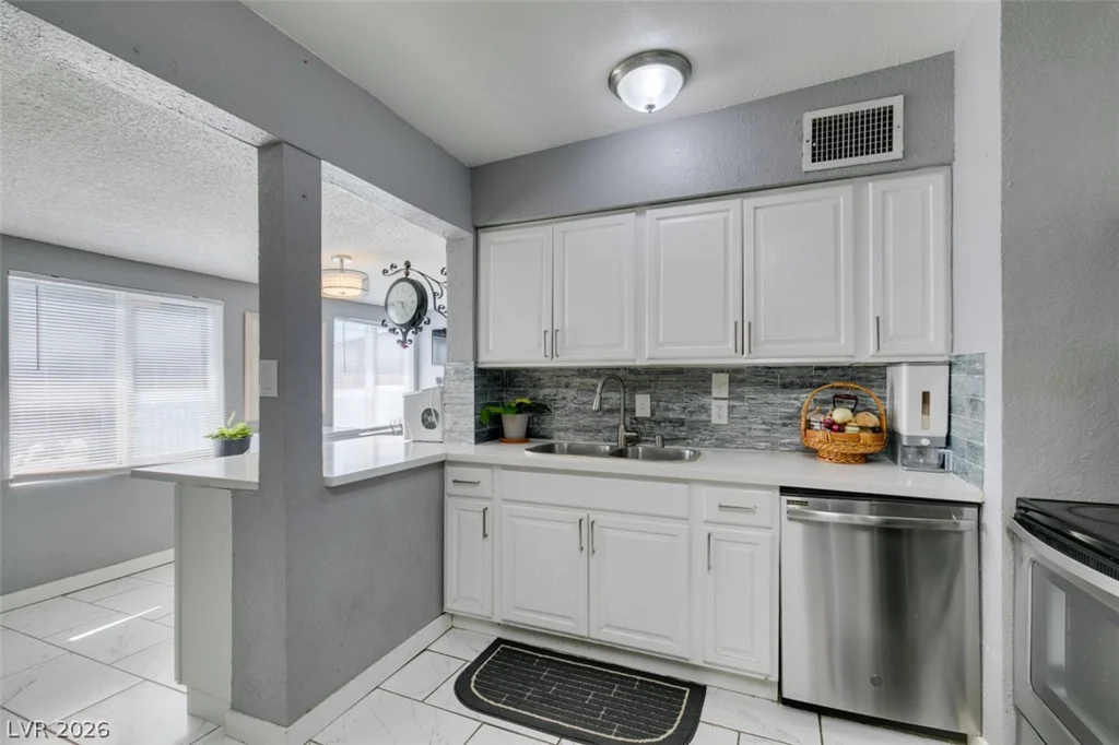 1325 Ardmore, Las Vegas, NV 89104