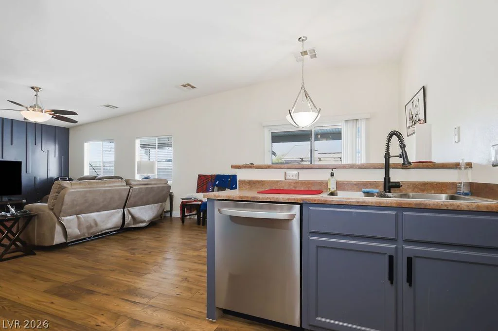 7916 Canyons Park, Las Vegas, NV 89131