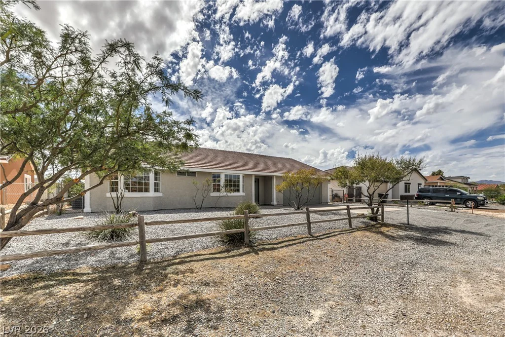881 Lone Pine, Pahrump, NV 89048