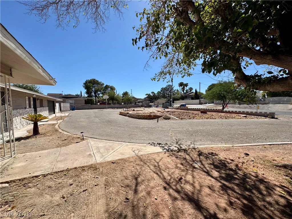 6930 Valley View, Las Vegas, NV 89118