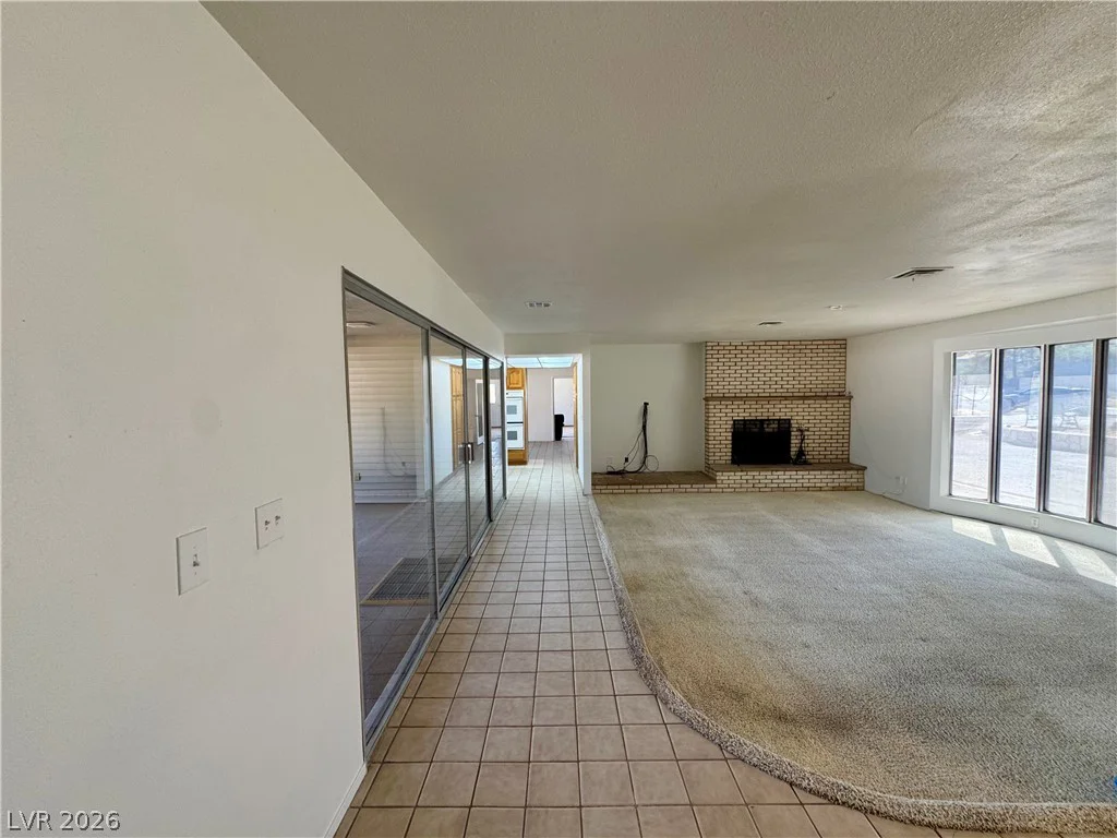 6930 Valley View, Las Vegas, NV 89118