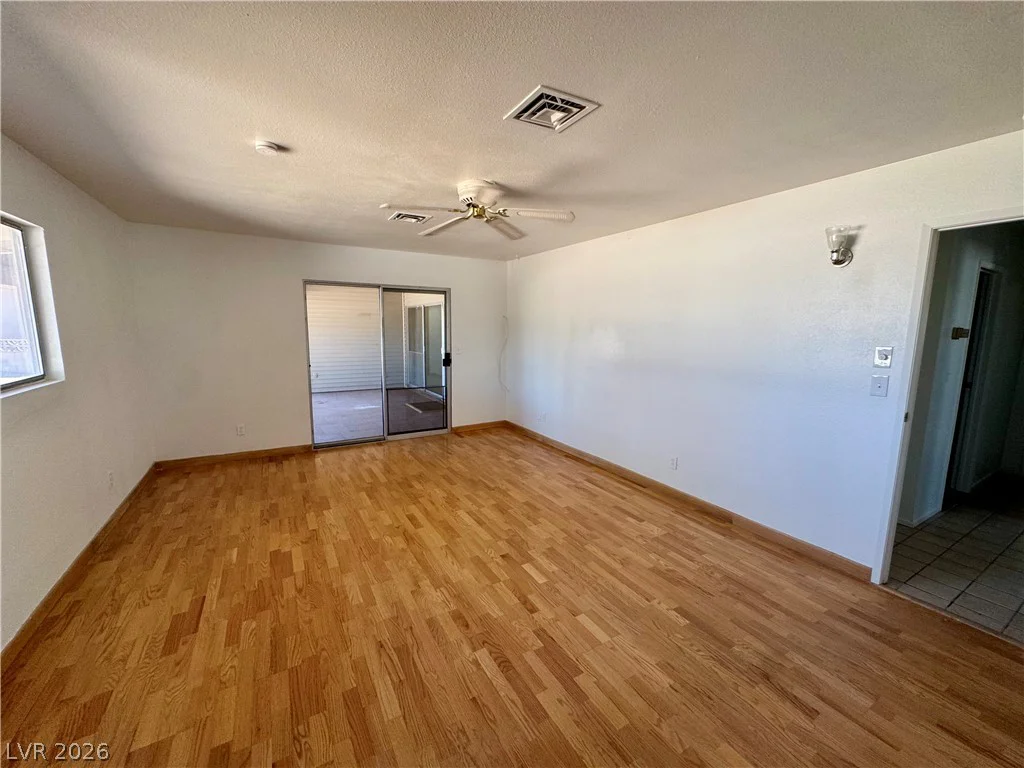6930 Valley View, Las Vegas, NV 89118