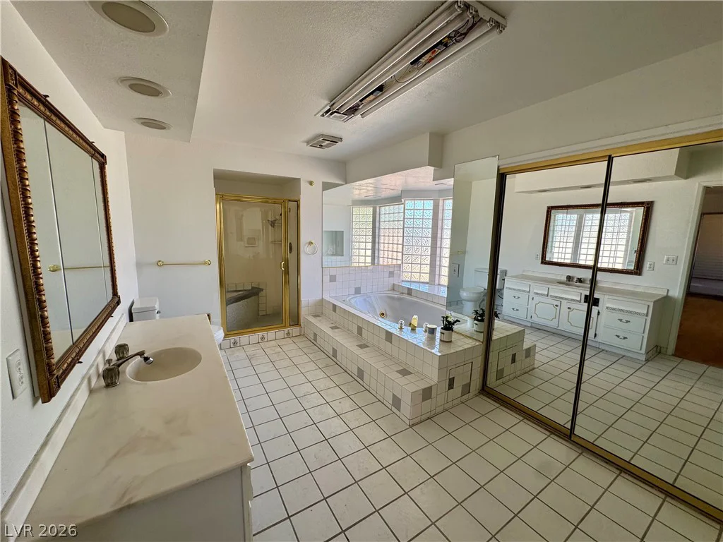 6930 Valley View, Las Vegas, NV 89118