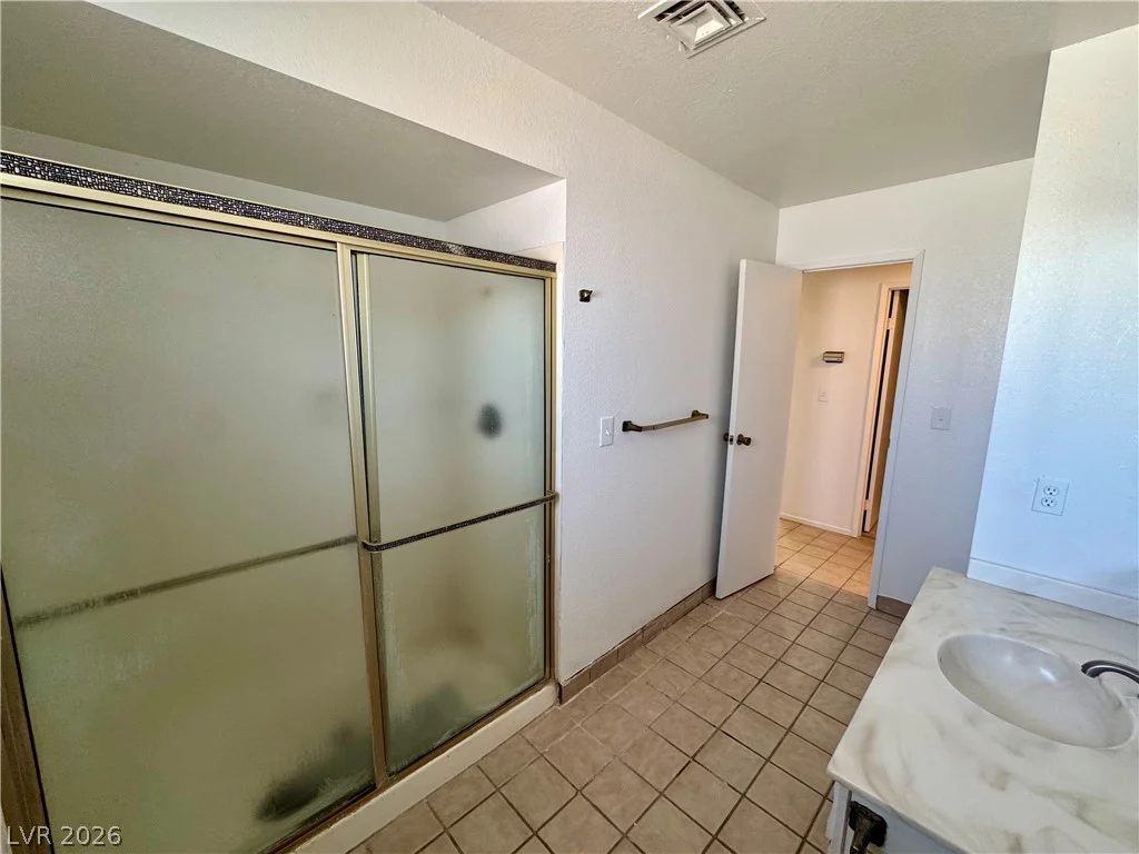 6930 Valley View, Las Vegas, NV 89118