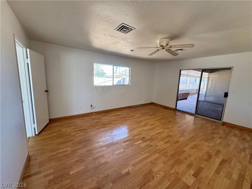6930 Valley View, Las Vegas, NV 89118