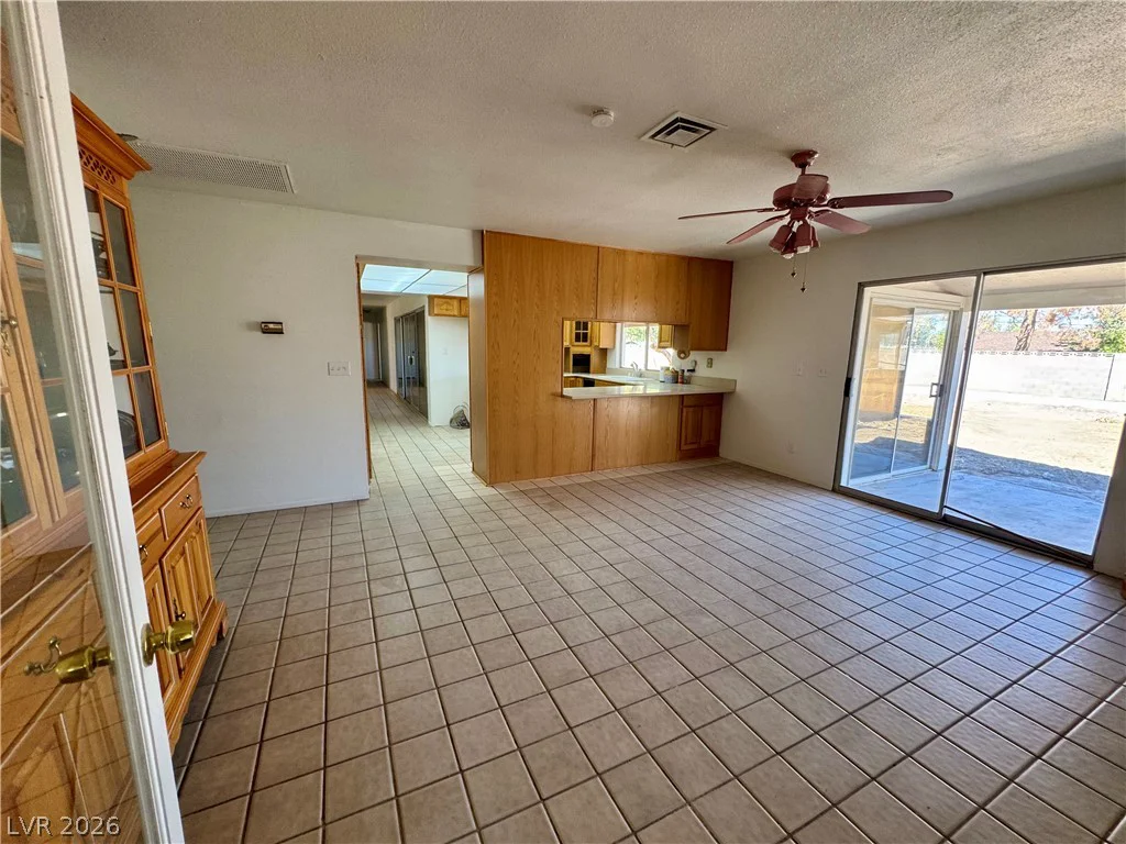 6930 Valley View, Las Vegas, NV 89118