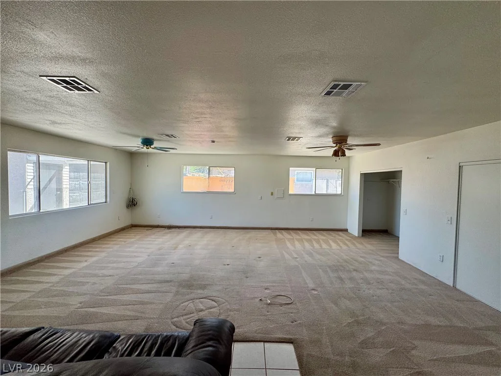 6930 Valley View, Las Vegas, NV 89118