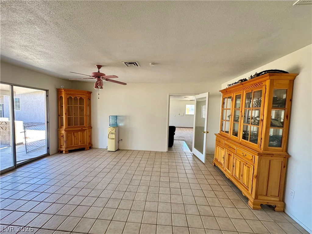 6930 Valley View, Las Vegas, NV 89118