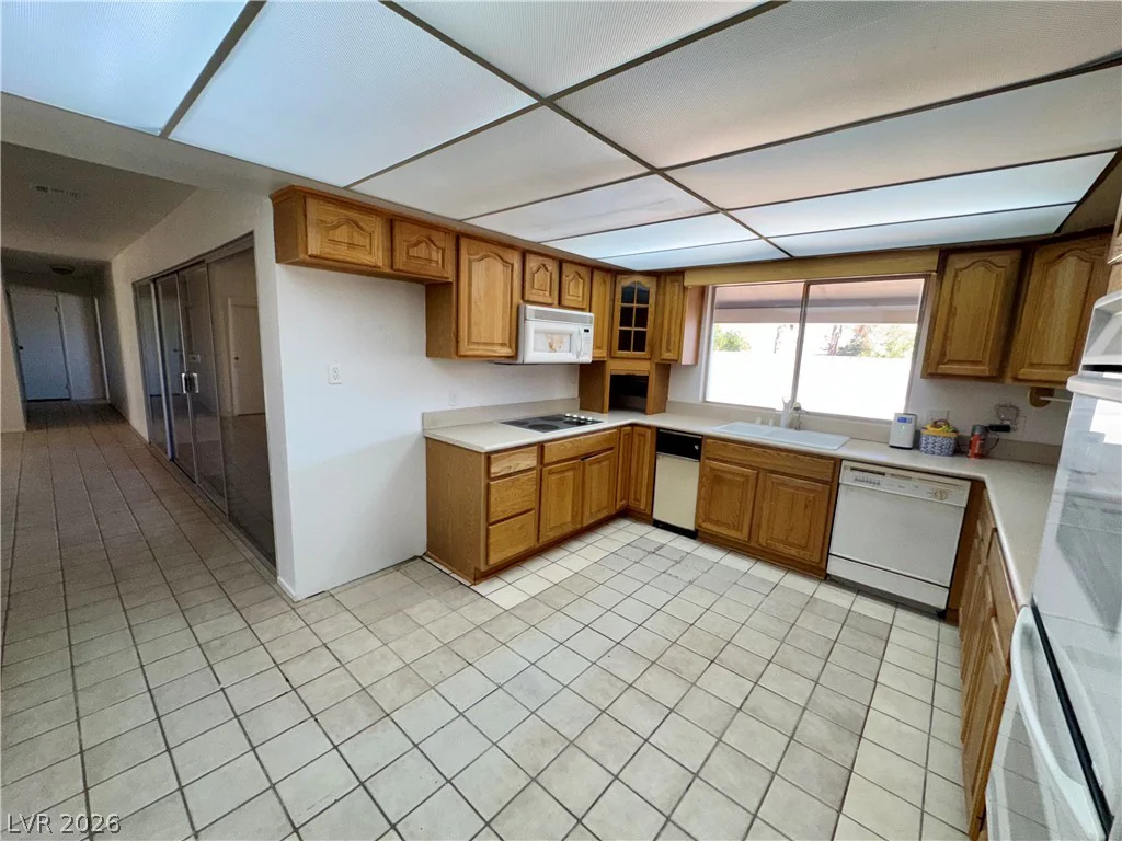 6930 Valley View, Las Vegas, NV 89118
