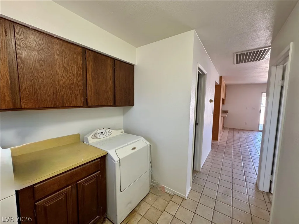 6930 Valley View, Las Vegas, NV 89118