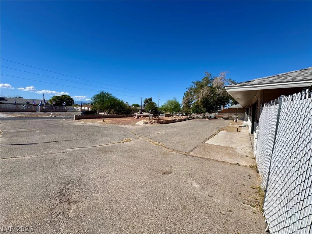 6930 Valley View, Las Vegas, NV 89118