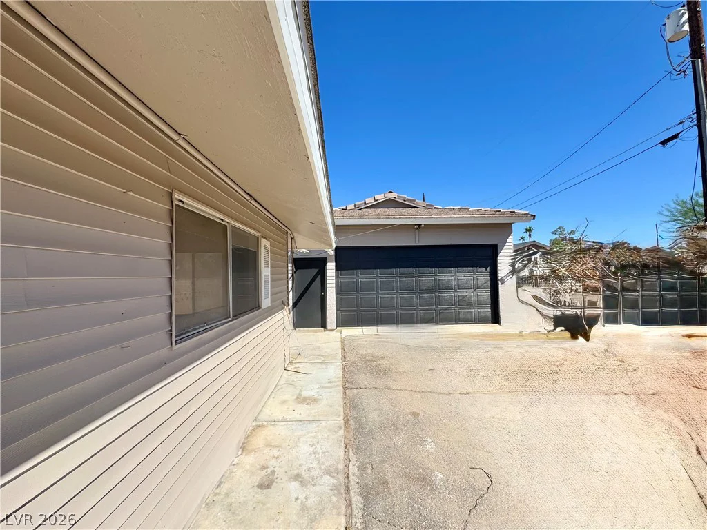 6930 Valley View, Las Vegas, NV 89118