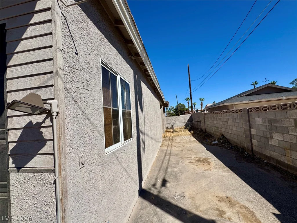 6930 Valley View, Las Vegas, NV 89118